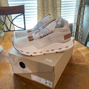 On Cloudnova white pearl size 6 Brand new in box never worn
